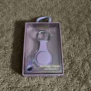 NIB Sarina airtag case